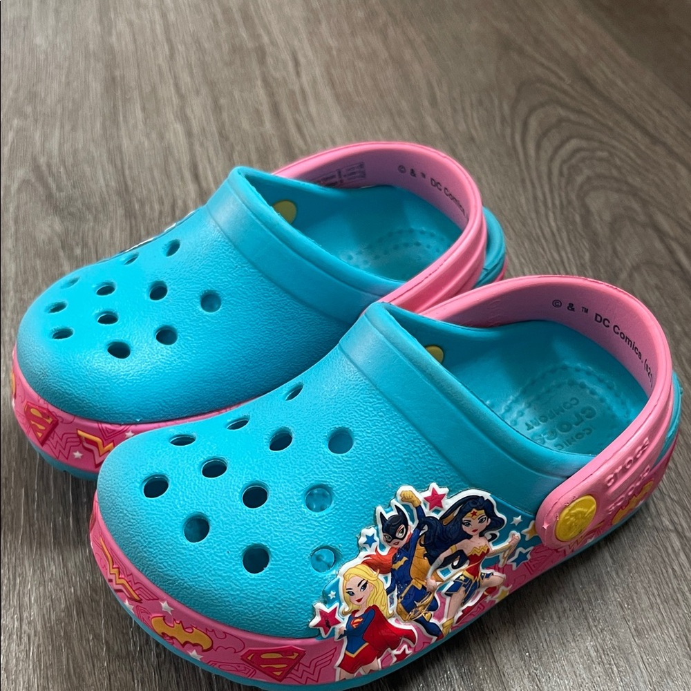CROCS Kids' Aqua and Pink Water Shoes - Picture 2 of 6